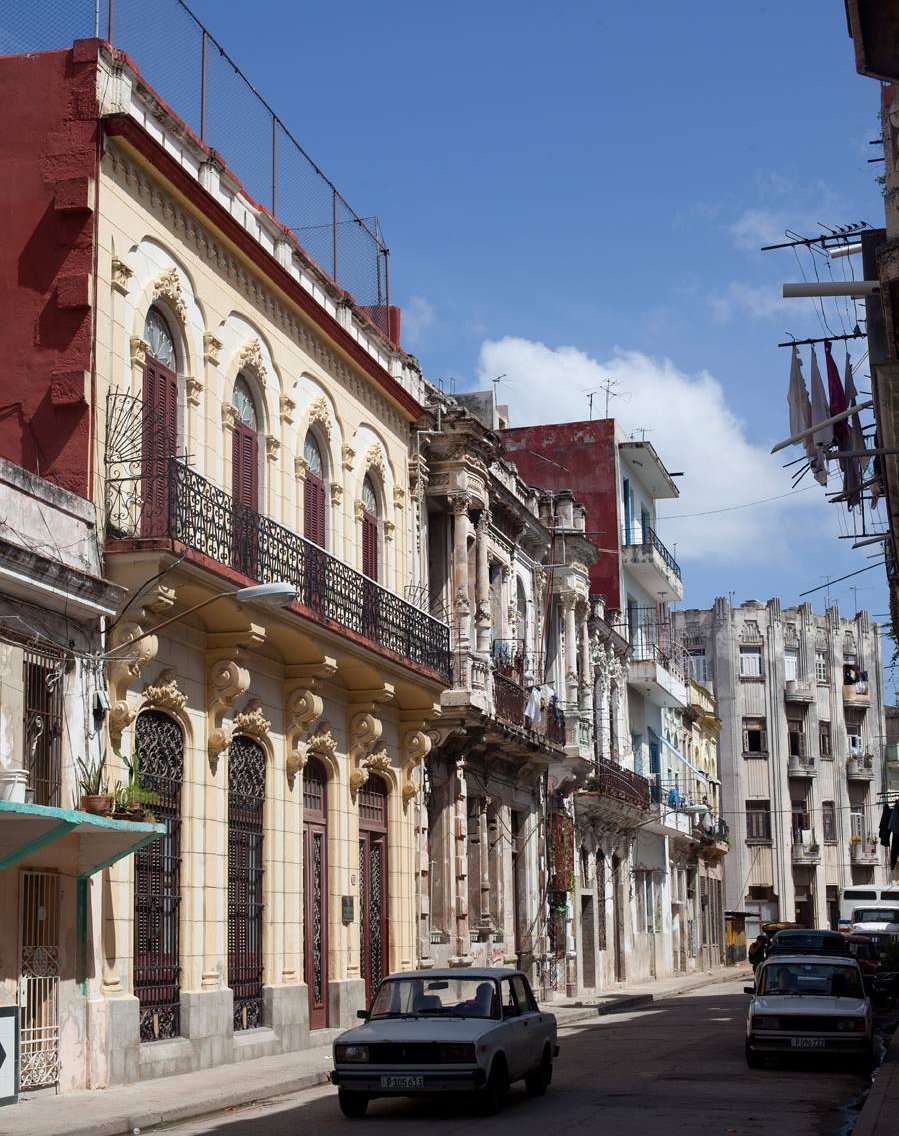   Entrada a la seu de la SBNC situada al carrer Consulado, 68 de la Ciutat vella de l’Havana. Foto: Juan Alonso